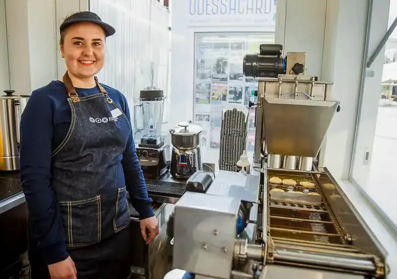 High-Quality Donut Machines and Makers 13 Donut Machine Customer